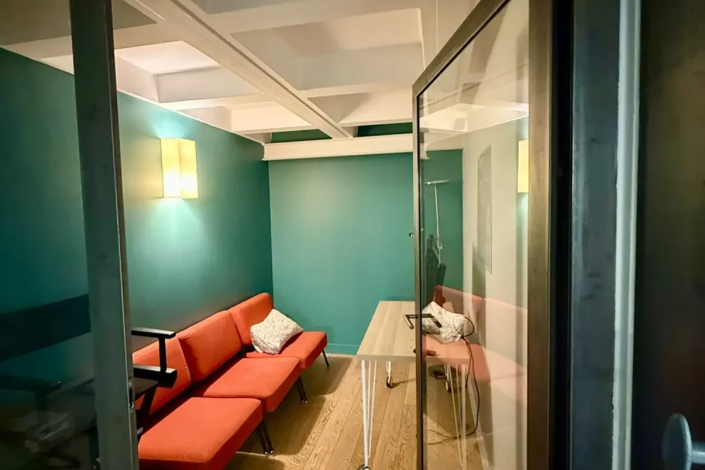 Espace indépendant - 75020 - 32 postes - 8300€