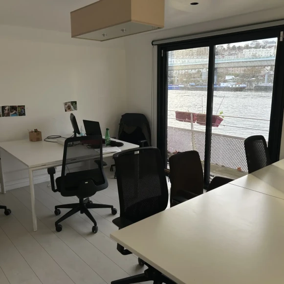 Bureau privé 75 m² 10 postes Coworking Quai du 4 Septembre Boulogne-Billancourt 92100 - photo 1