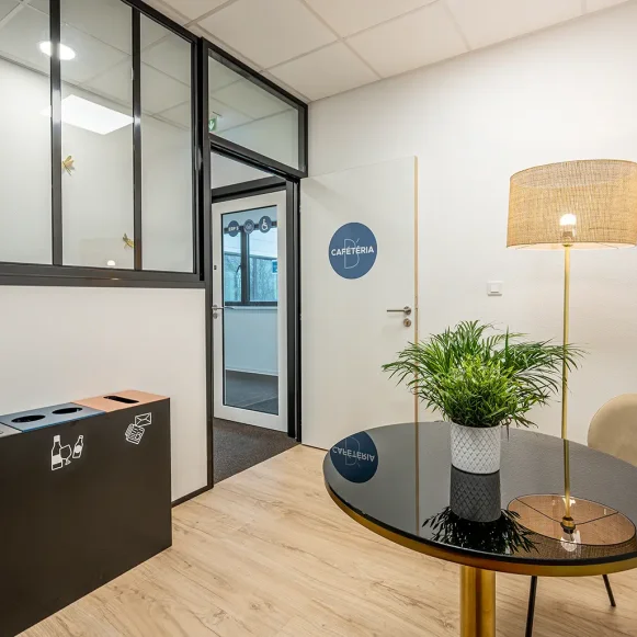 Bureau privé 25 m² 6 postes Coworking Rue des Hérons Entzheim 67960 - photo 3