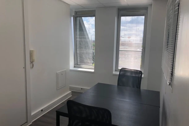Bureau privé - 93500 - 2 postes - 600€