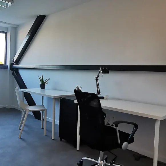 Bureau privé 18 m² 3 postes Location bureau Rue Virginie Hériot La Rochelle 17000 - photo 2
