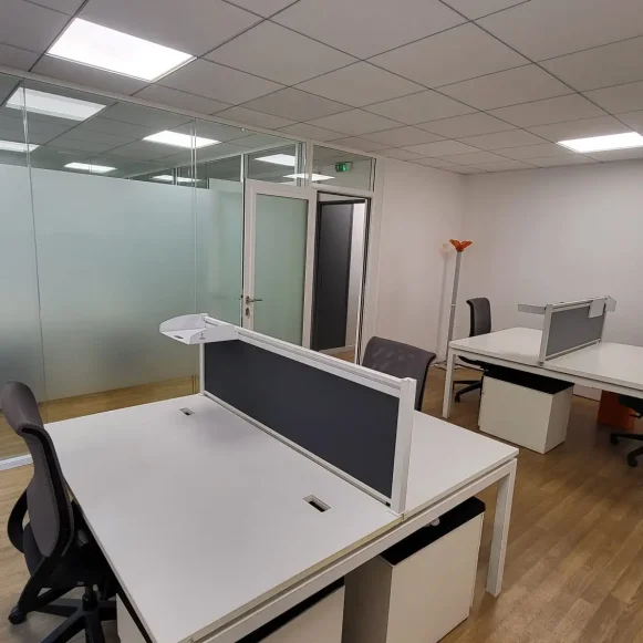Bureau privé 23 m² 4 postes Location bureau Rue Louise Michel Levallois-Perret 92300 - photo 2