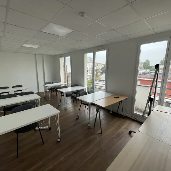 Espace indépendant 160 m² 50 postes Location bureau Avenue Danielle Casanova Ivry-sur-Seine 94200 - photo 1