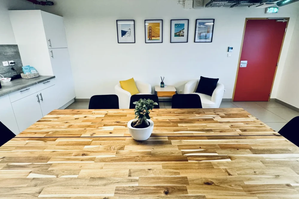 Open Space - 01210 - 16 postes - 150€