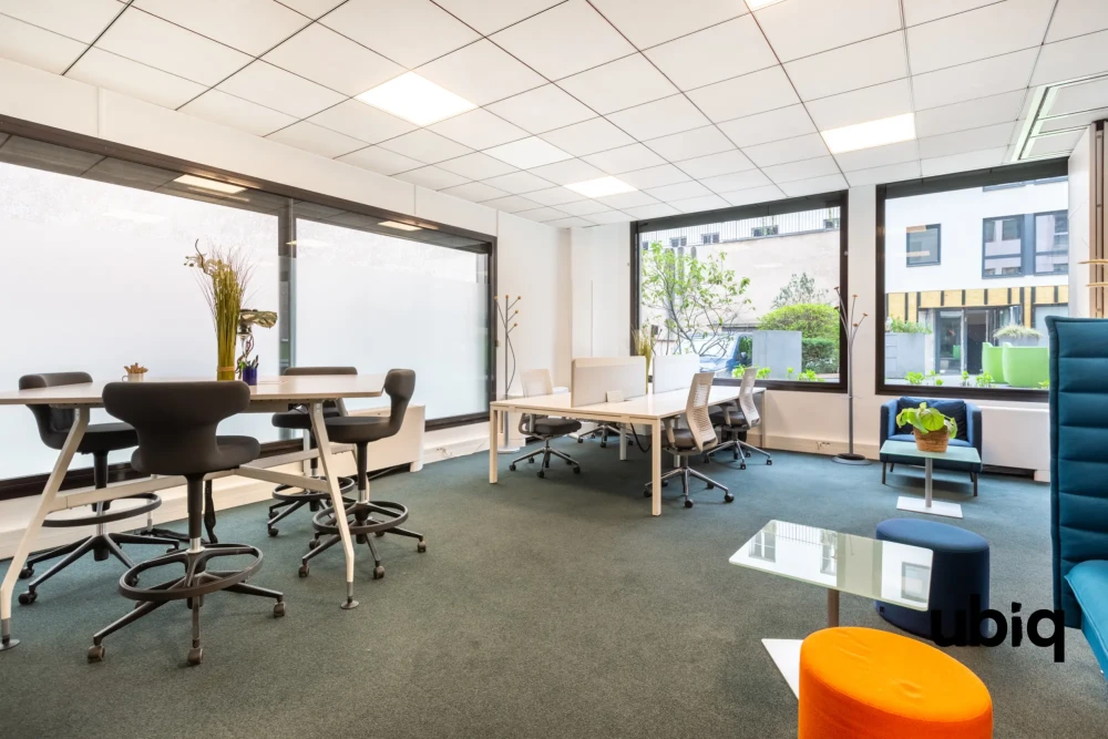Bureau privé - 75010 - 3 postes - 2100€