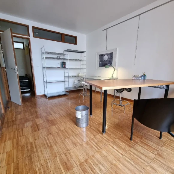 Bureau privé 13 m² 2 postes Coworking Rue du Faubourg Saint-Antoine Paris 75011 - photo 1