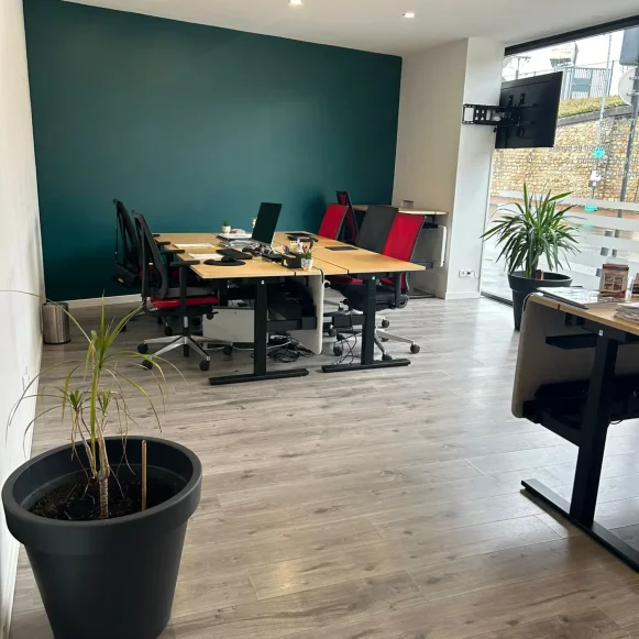 Espace indépendant 32 m² 6 postes Location bureau Rue de Jouy Chaville 92370 - photo 3