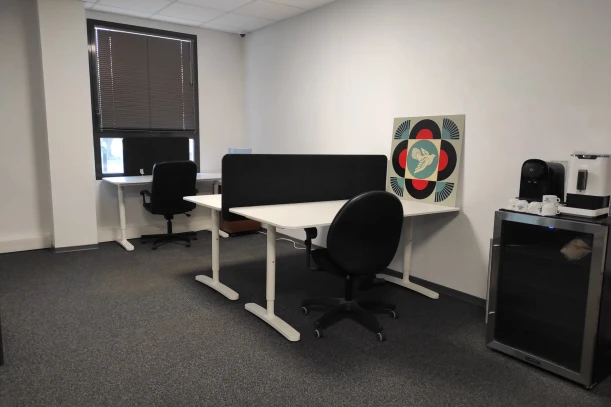Open Space - 13590 - 4 postes - 200€