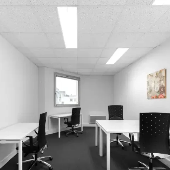 Bureau privé 20 m² 4 postes Coworking Rue de Lessard Rouen 76100 - photo 2