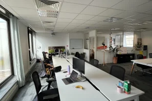 Bureau privé - 75010 - 14 postes - 7700€