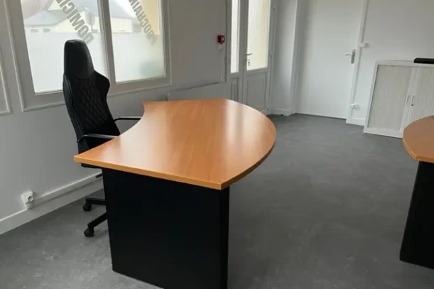 Bureau privé - 50270 - 1 poste - 450€