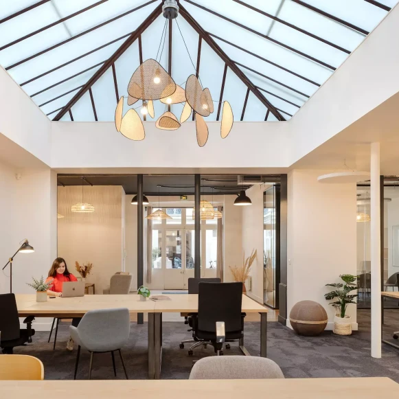 Espace indépendant 370 m² 70 postes Location bureau Rue des Petites Écuries Paris 75010 - photo 3