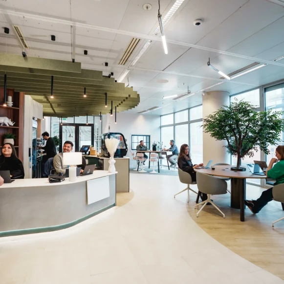 Bureau privé 14 m² 3 postes Coworking Esplanade du Général de Gaulle Courbevoie 92931 - photo 3