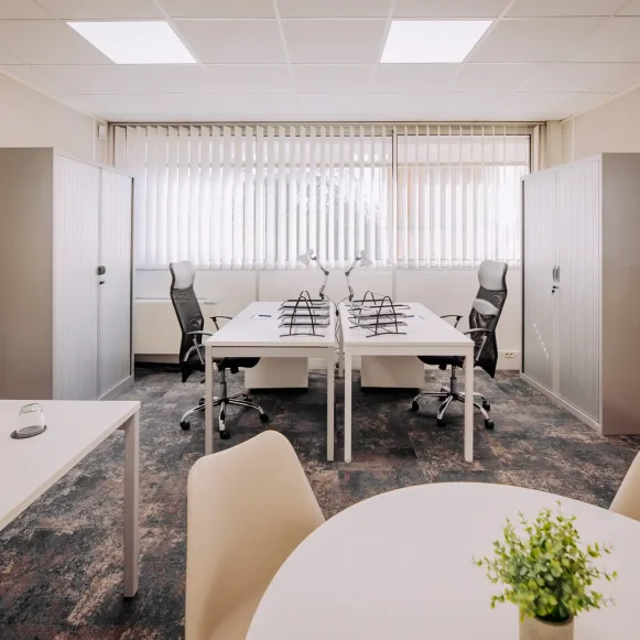 Bureau privé 21 m² 3 postes Location bureau Chemin de la Crabe Toulouse 31300 - photo 1