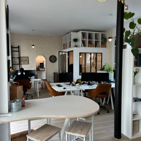 Open Space  7 postes Location bureau Boulevard de la Chapelle Paris 75018 - photo 2