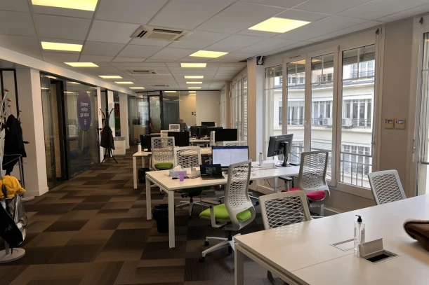 Open Space - 75008 - 6 postes - 390€