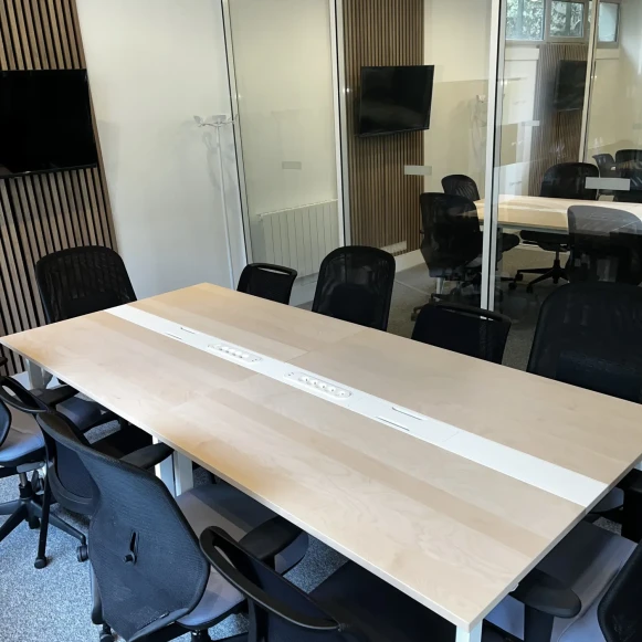 Bureau privé 18 m² 4 postes Location bureau Avenue des États Unis Versailles 78000 - photo 3