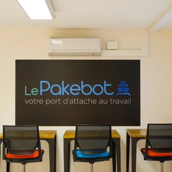 Open Space  20 postes Coworking Boulevard Clemenceau Saint-Brieuc 22000 - photo 5