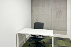 Bureau privé - 49000 - 2 postes - 361€