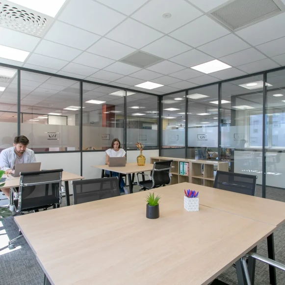 Bureau privé 36 m² 12 postes Location bureau Boulevard des Bouvets Nanterre 92000 - photo 1