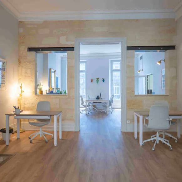 Espace indépendant 130 m² 12 postes Coworking Rue Paul Berthelot Bordeaux 33300 - photo 2