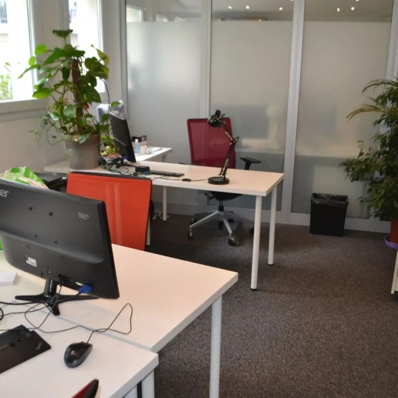 Bureau privé 27 m² 7 postes Location bureau Boulevard Gambetta Issy-les-Moulineaux 92130 - photo 1