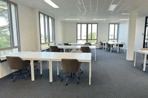 Open Space - 33130 - 24 postes - 250€