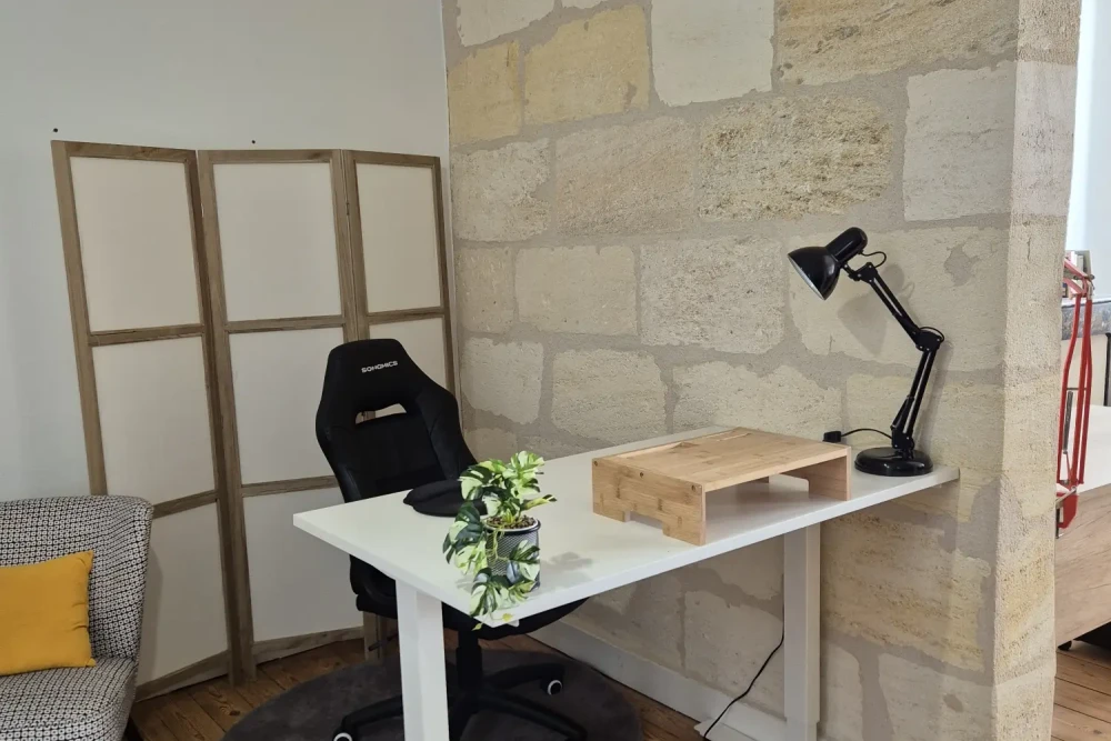 Open Space - 33000 - 3 postes - 250€