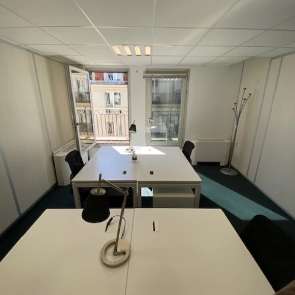 Bureau privé 17 m² 3 postes Coworking Rue des Petits Hôtels Paris 75010 - photo 9