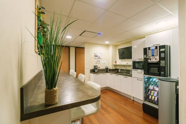 Bureau privé - 33700 - 2 postes - 480€