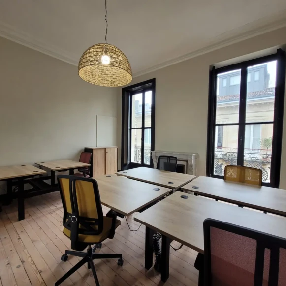 Bureau privé 23 m² 6 postes Coworking Rue Vital Carles Bordeaux 33000 - photo 2