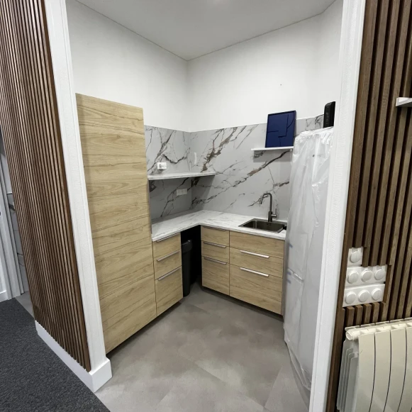 Bureau privé 15 m² 6 postes Location bureau Avenue des États Unis Versailles 78000 - photo 5