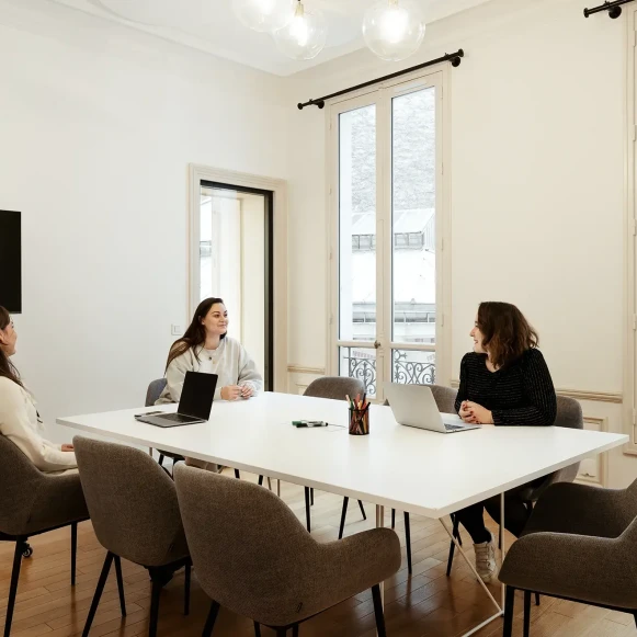 Espace indépendant 165 m² 26 postes Location bureau Rue La Fayette Paris 75010 - photo 4