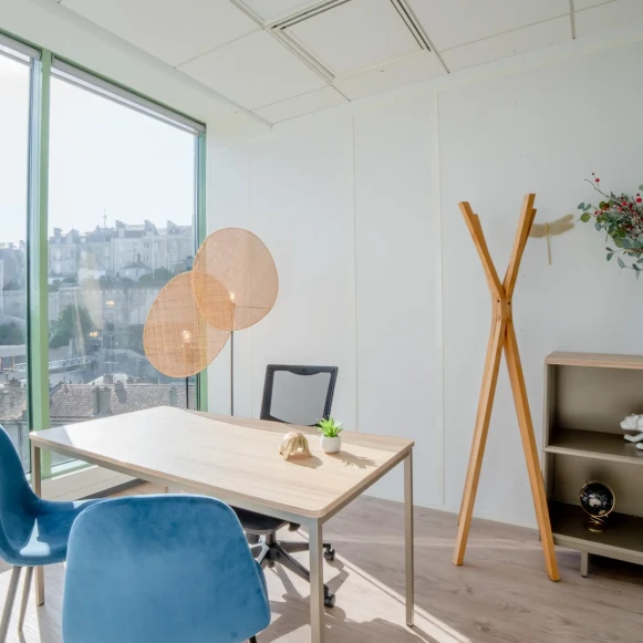 Bureau privé 9 m² 2 postes Coworking Boulevard du Grand Cerf Poitiers 86000 - photo 2