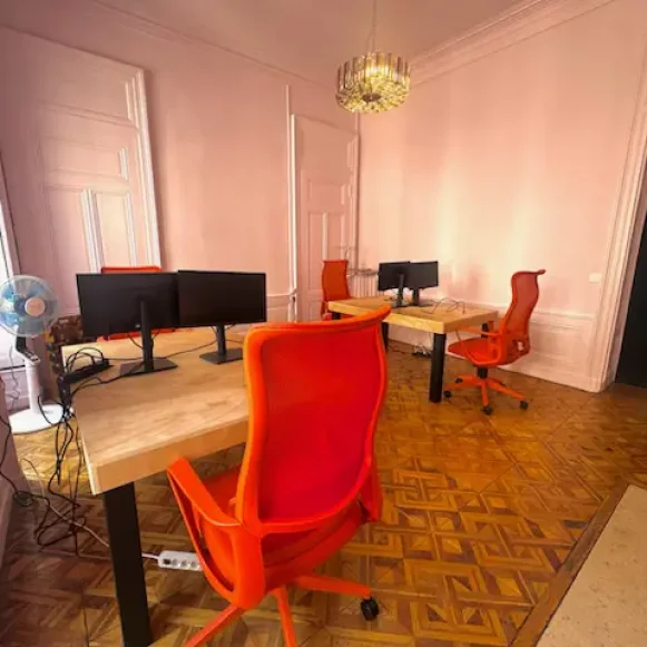 Bureau privé 15 m² 4 postes Coworking Rue d'Algérie Lyon 69001 - photo 1