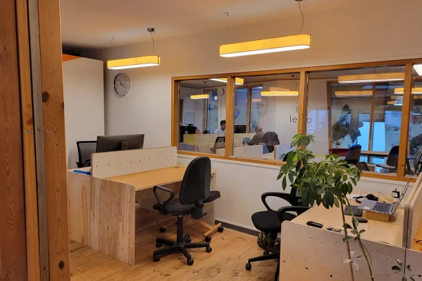 Open Space - 17000 - 5 postes - 150€
