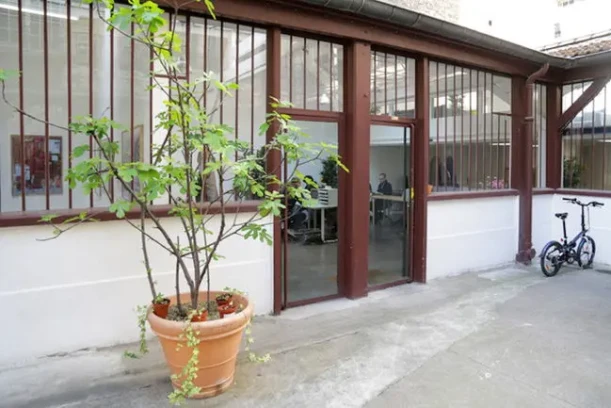 Open Space - 75004 - 1 poste - 390€