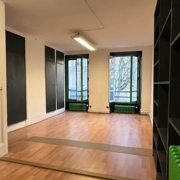 Bureau privé 32 m² 7 postes Location bureau Rue Juliette Dodu Paris 75010 - photo 1