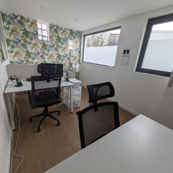 Bureau privé 10 m² 3 postes Location bureau Allée de la Floride Bayonne 64100 - photo 2