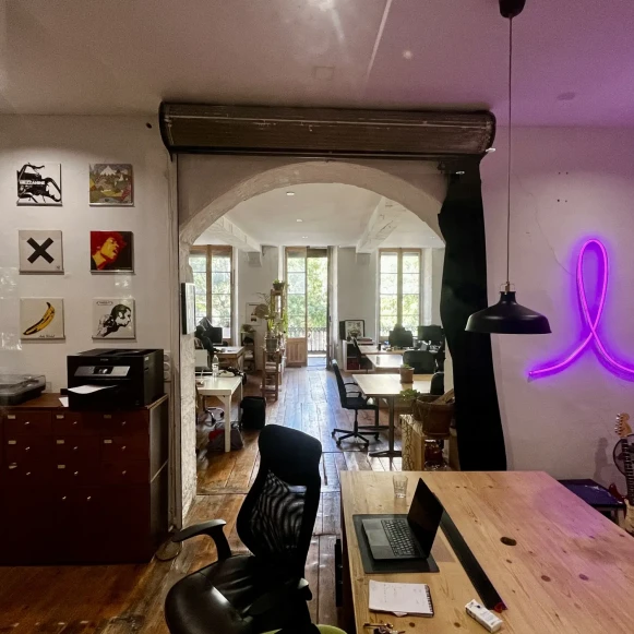 Open Space  16 postes Location bureau Place du Palais Bordeaux 33000 - photo 1