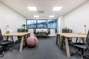 Bureau privé - 78990 - 6 postes - 1775€