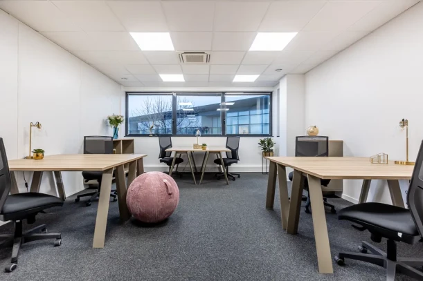 Bureau privé - 78990 - 6 postes - 1707€