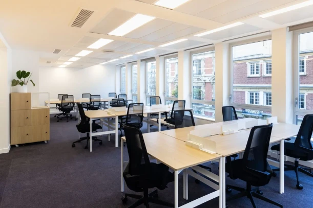 Bureau privé - 75017 - 4 postes - 2320€