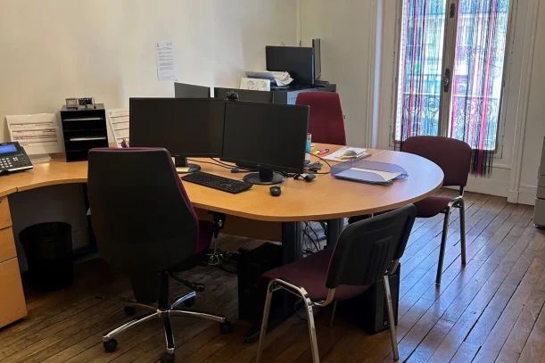 Open Space - 75011 - 4 postes - 310€
