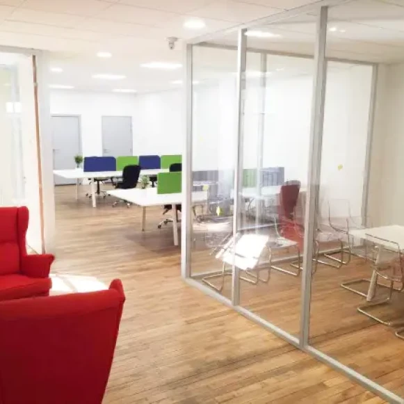 Bureau privé 25 m² 6 postes Coworking Rue du Renard Paris 75004 - photo 13