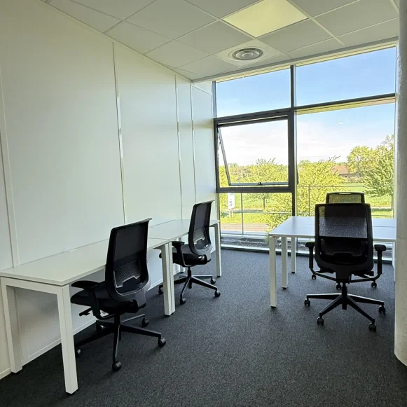 Bureau privé 13 m² 4 postes Location bureau Avenue François Pignier Bourg-en-Bresse 01000 - photo 1