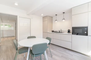 Bureau privé - 06000 - 4 postes - 1300€