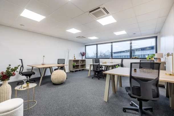 Bureau privé - 78990 - 7 postes - 2086€