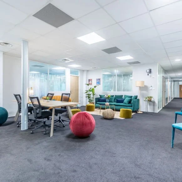 Bureau privé 9 m² 2 postes Coworking Rue Jacques Daguerre Nantes 44300 - photo 1