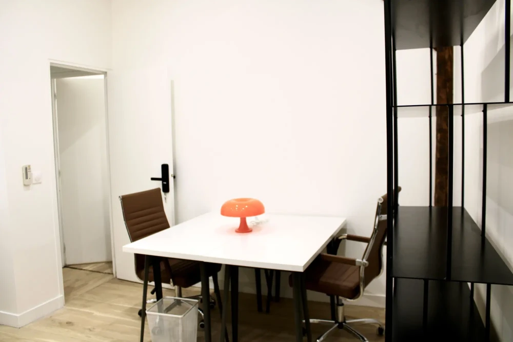 Bureau privé - 75010 - 5 postes - 2500€